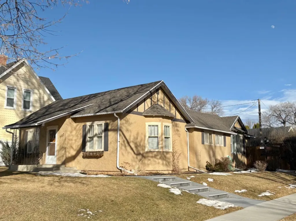1407 4 Avenue S Lethbridge AB T1J 0R6