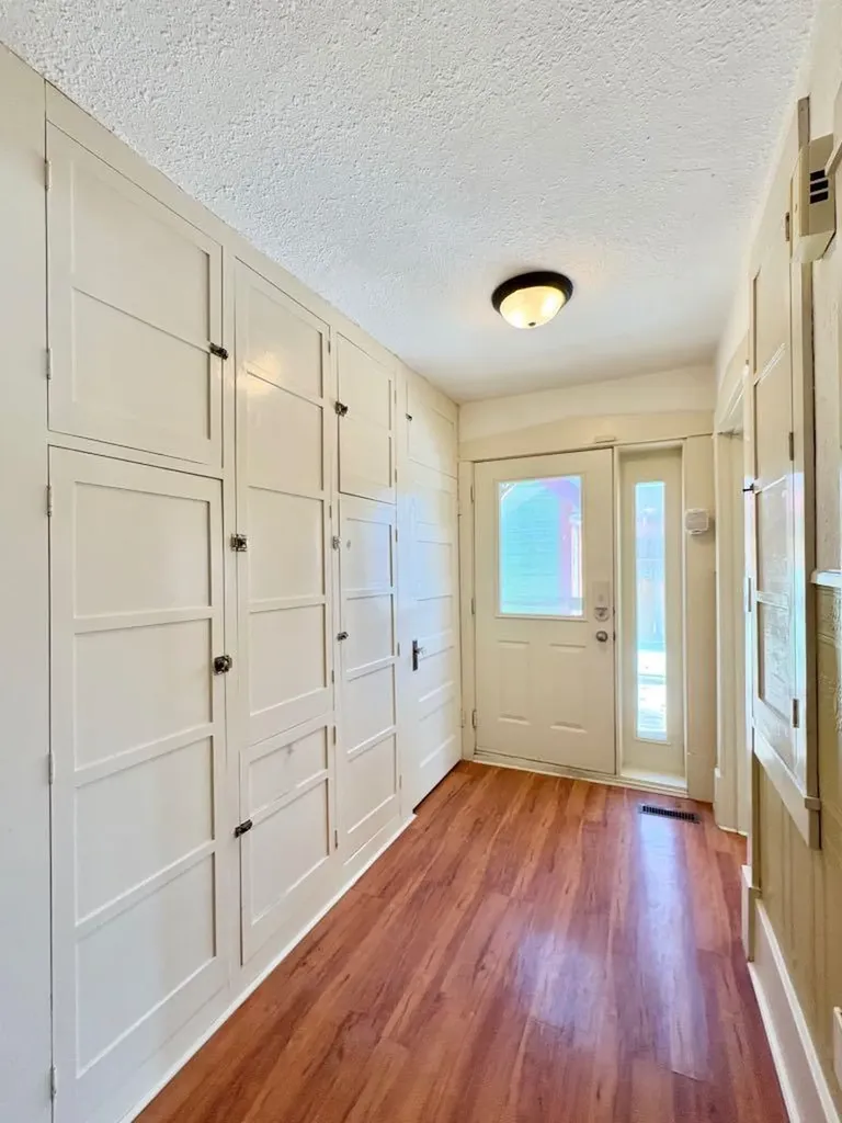 1407 4 Avenue S Lethbridge AB T1J 0R6