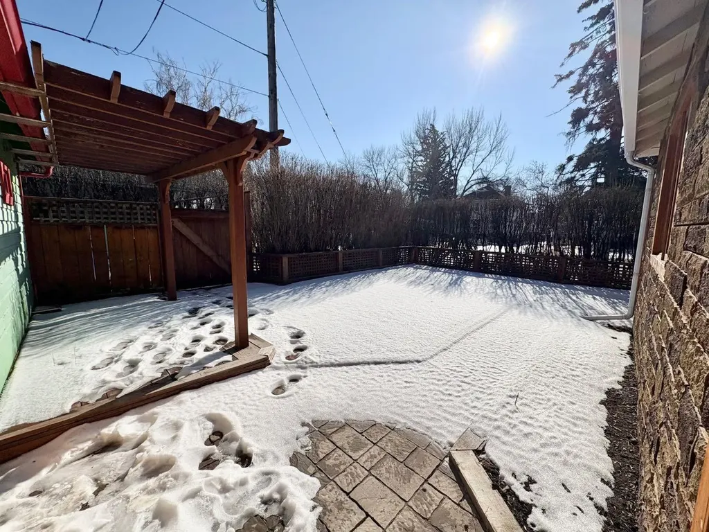 1407 4 Avenue S Lethbridge AB T1J 0R6