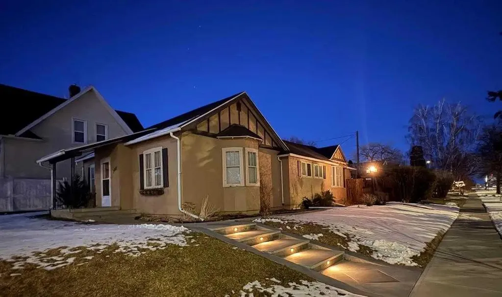 1407 4 Avenue S Lethbridge AB T1J 0R6