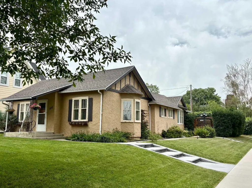 1407 4 Avenue S Lethbridge AB T1J 0R6