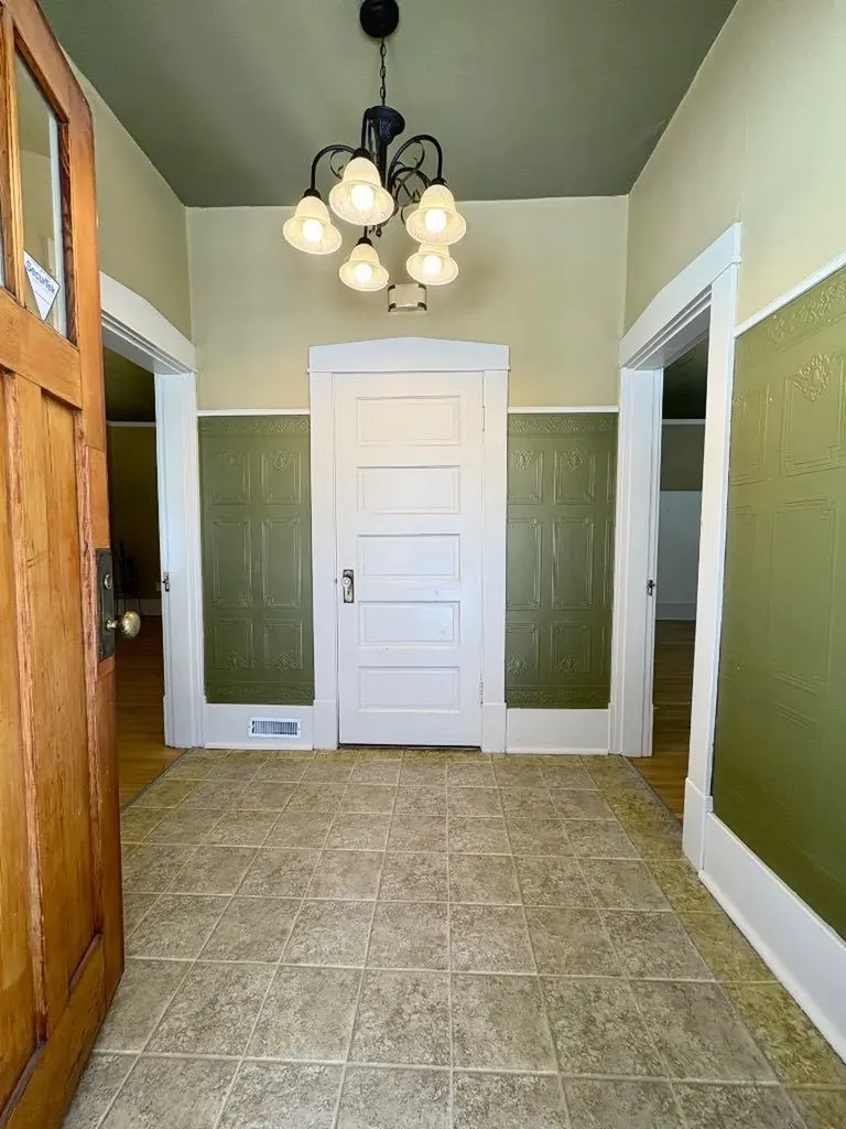 1407 4 Avenue S Lethbridge AB T1J 0R6