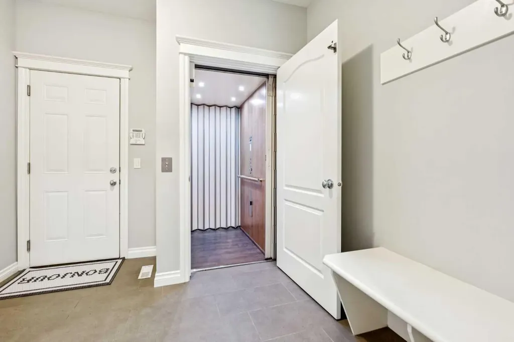 383 Evansglen Drive NW Calgary AB T3P0P1