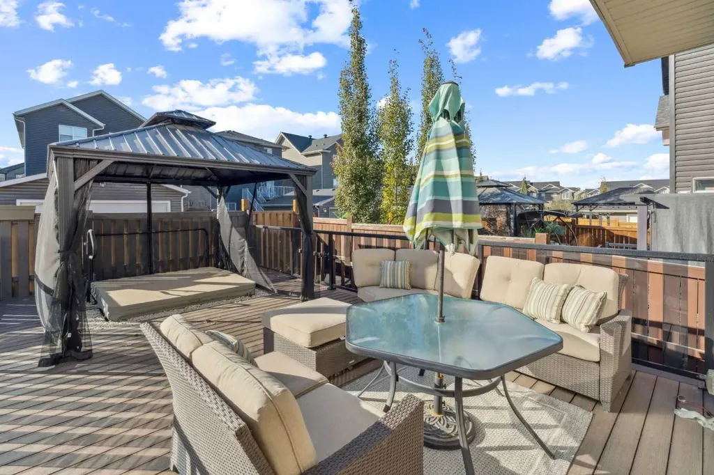 383 Evansglen Drive NW Calgary AB T3P0P1