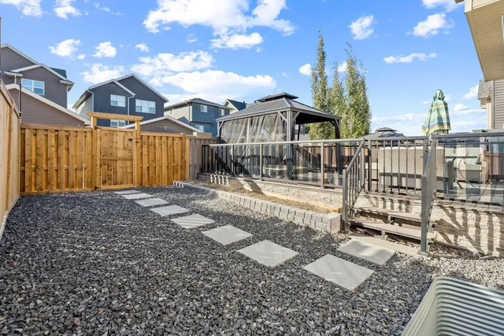 383 Evansglen Drive NW Calgary AB T3P0P1