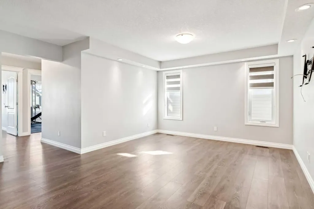 383 Evansglen Drive NW Calgary AB T3P0P1