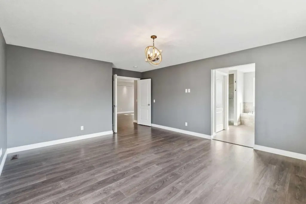 383 Evansglen Drive NW Calgary AB T3P0P1