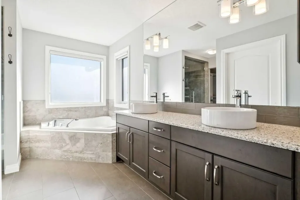 383 Evansglen Drive NW Calgary AB T3P0P1