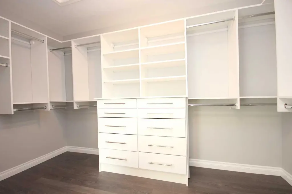 383 Evansglen Drive NW Calgary AB T3P0P1