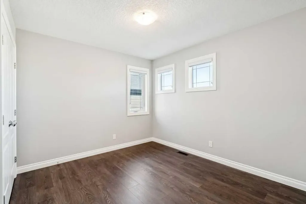 383 Evansglen Drive NW Calgary AB T3P0P1