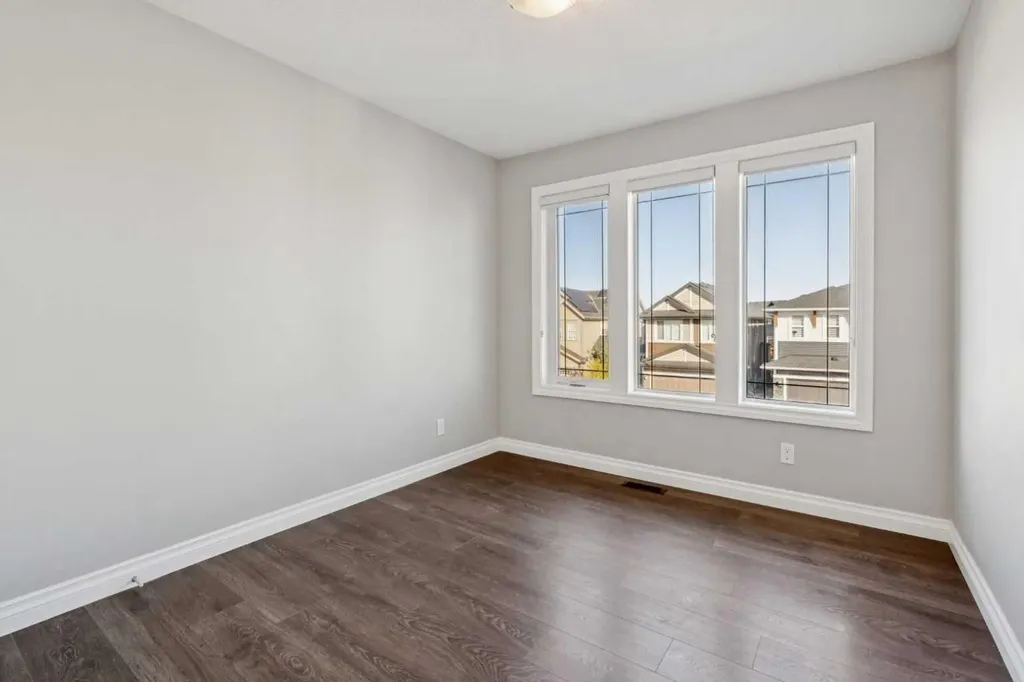 383 Evansglen Drive NW Calgary AB T3P0P1