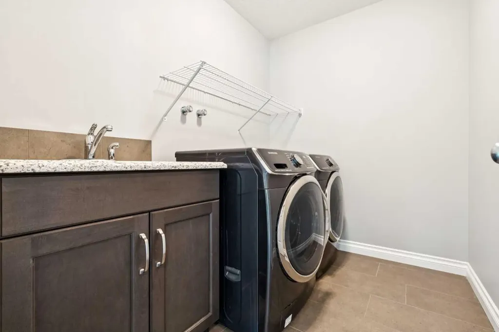 383 Evansglen Drive NW Calgary AB T3P0P1