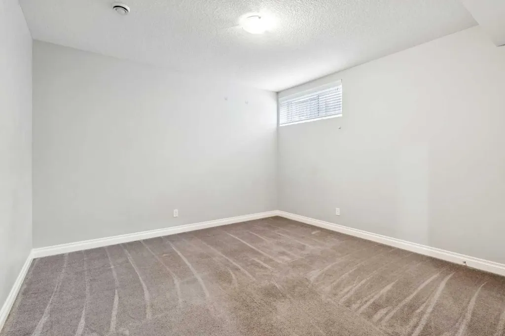 383 Evansglen Drive NW Calgary AB T3P0P1