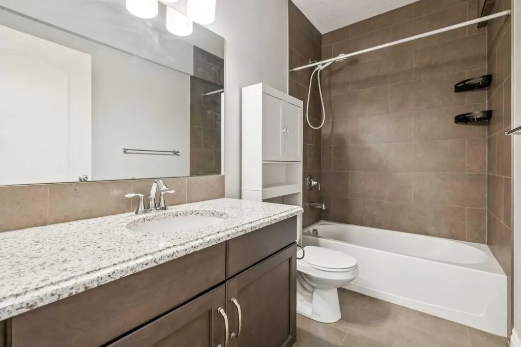 383 Evansglen Drive NW Calgary AB T3P0P1