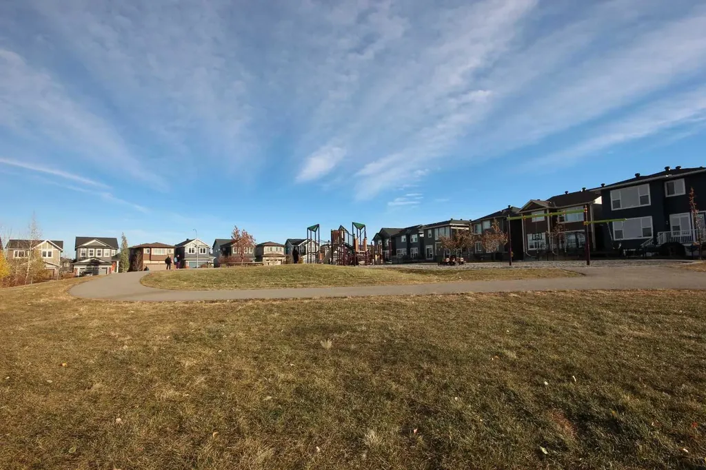 383 Evansglen Drive NW Calgary AB T3P0P1