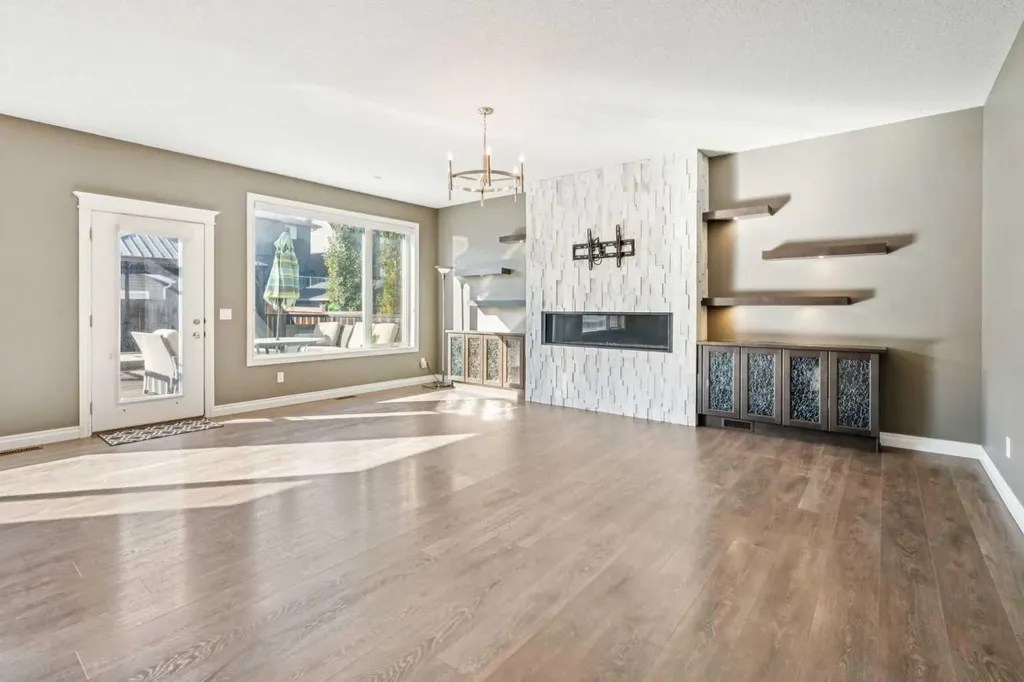 383 Evansglen Drive NW Calgary AB T3P0P1