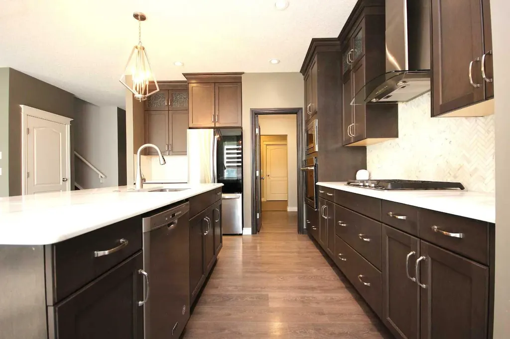 383 Evansglen Drive NW Calgary AB T3P0P1