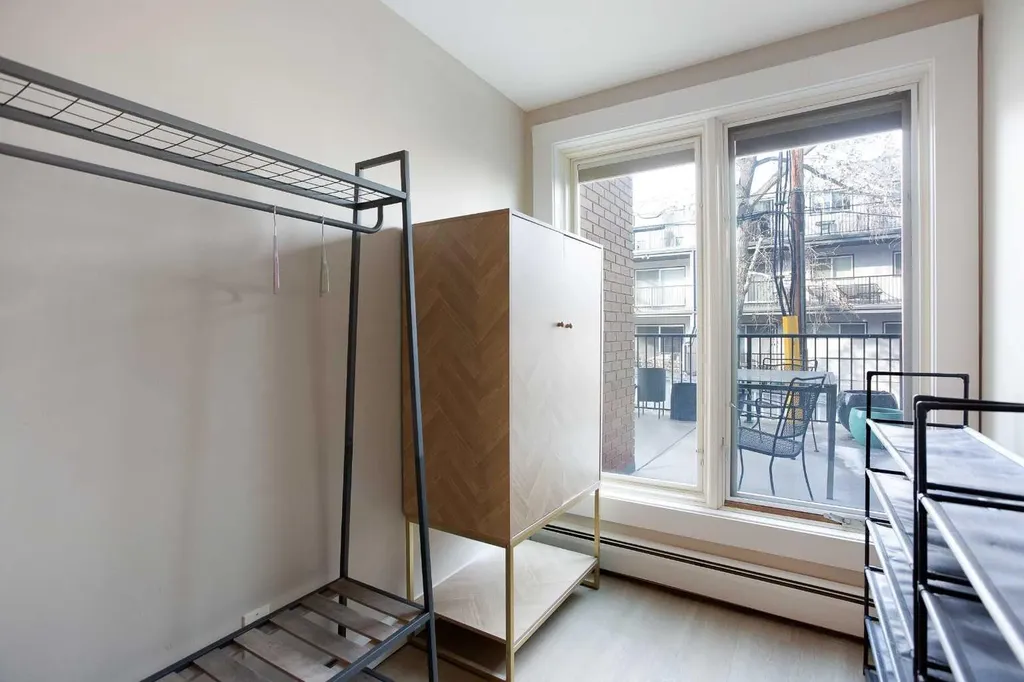 350 4 Avenue NE Calgary AB T2E 0J3