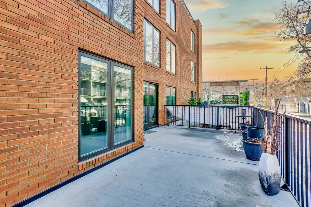 350 4 Avenue NE Calgary AB T2E 0J3