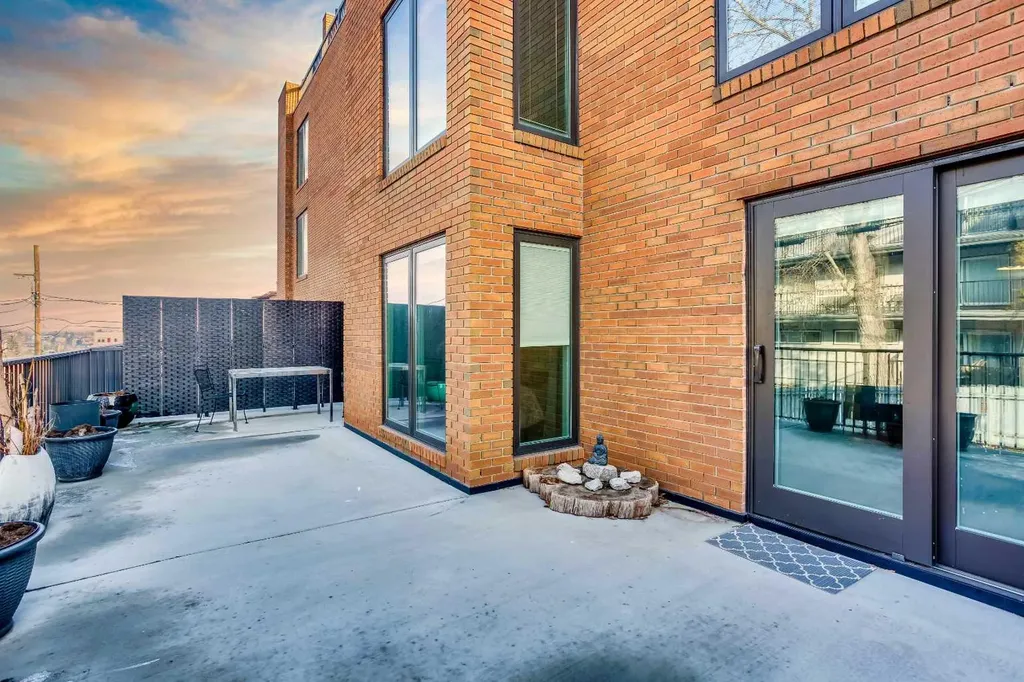 350 4 Avenue NE Calgary AB T2E 0J3