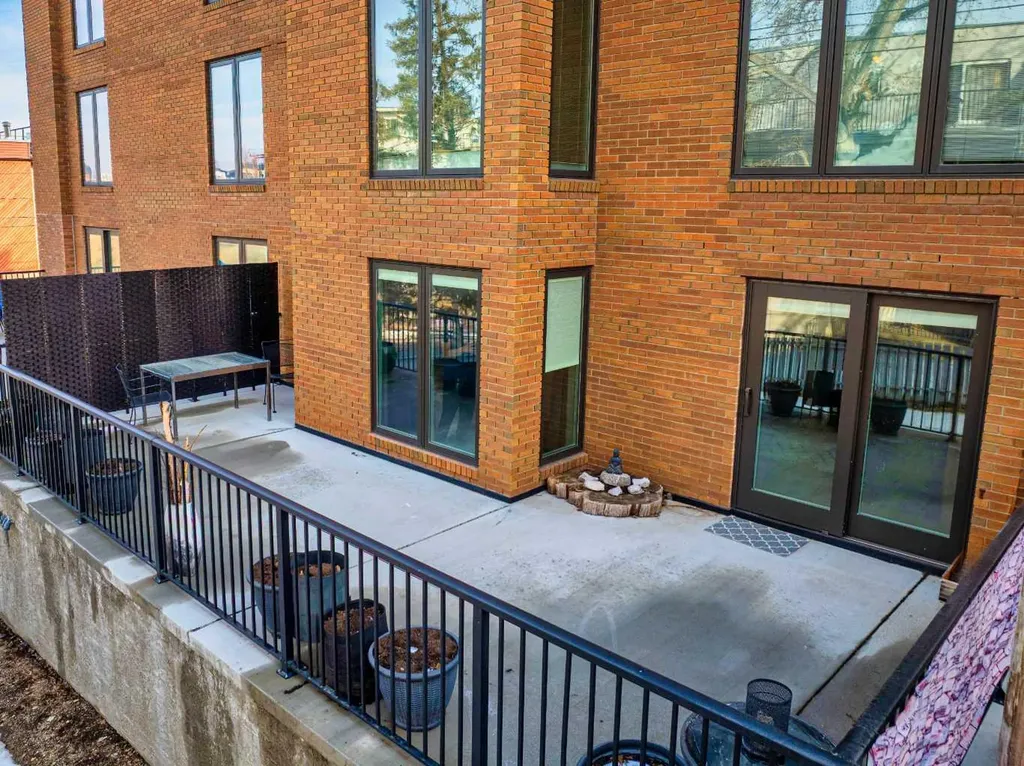 350 4 Avenue NE Calgary AB T2E 0J3