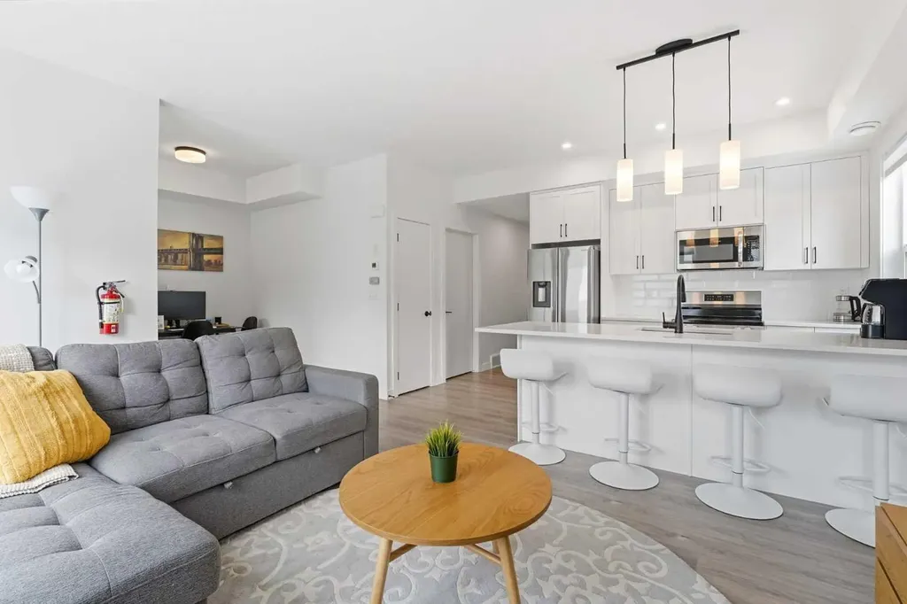 2117 81 Street SW Calgary AB T3H 6H5