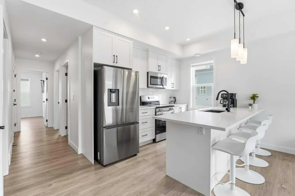 2117 81 Street SW Calgary AB T3H 6H5