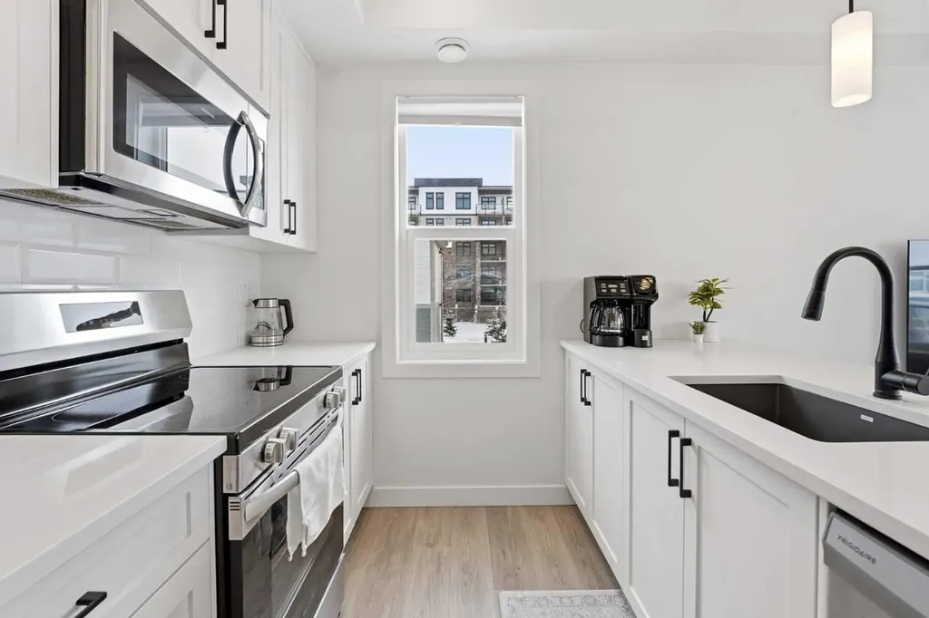 2117 81 Street SW Calgary AB T3H 6H5