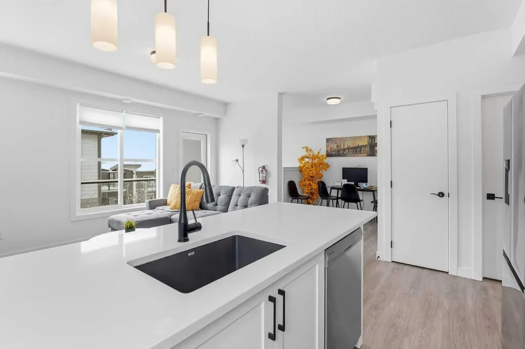 2117 81 Street SW Calgary AB T3H 6H5