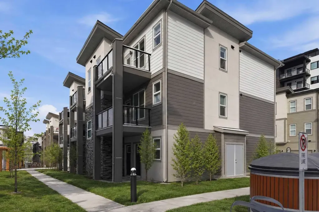 2117 81 Street SW Calgary AB T3H 6H5