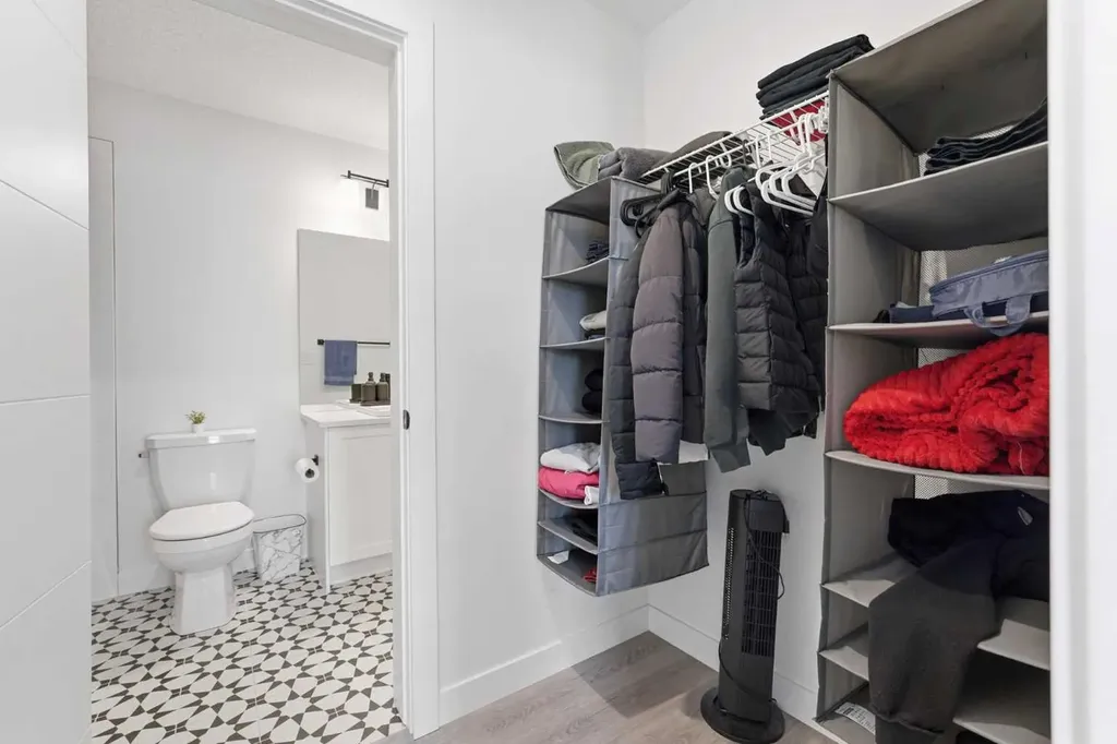 2117 81 Street SW Calgary AB T3H 6H5