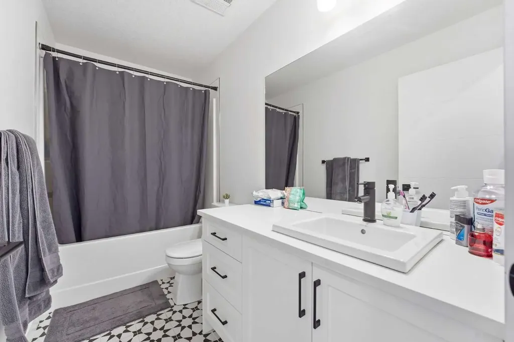 2117 81 Street SW Calgary AB T3H 6H5