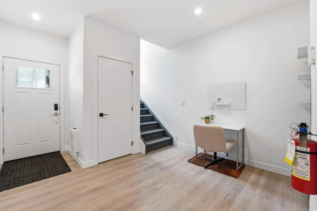 2117 81 Street SW Calgary AB T3H 6H5
