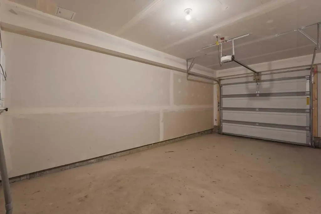2117 81 Street SW Calgary AB T3H 6H5