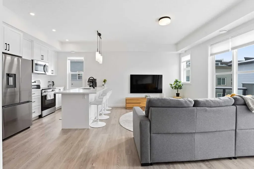 2117 81 Street SW Calgary AB T3H 6H5