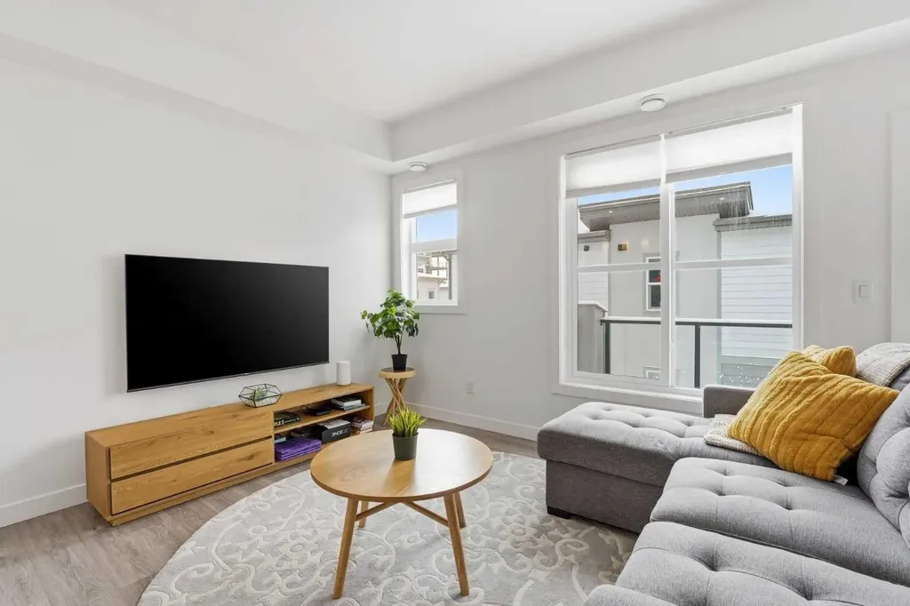 2117 81 Street SW Calgary AB T3H 6H5