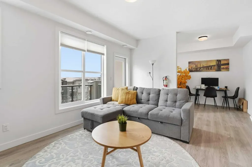 2117 81 Street SW Calgary AB T3H 6H5