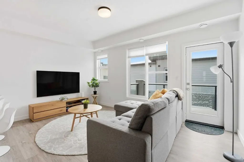 2117 81 Street SW Calgary AB T3H 6H5