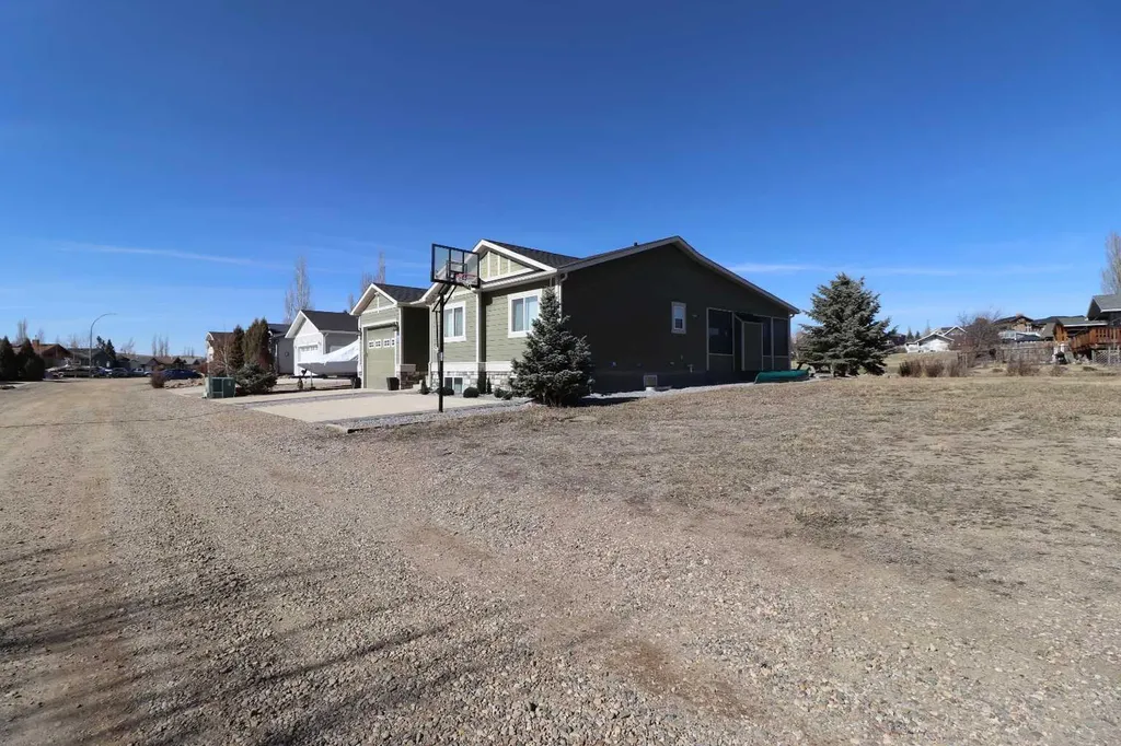 663 Lakeside Drive Rural Vulcan County AB T0L 0R0