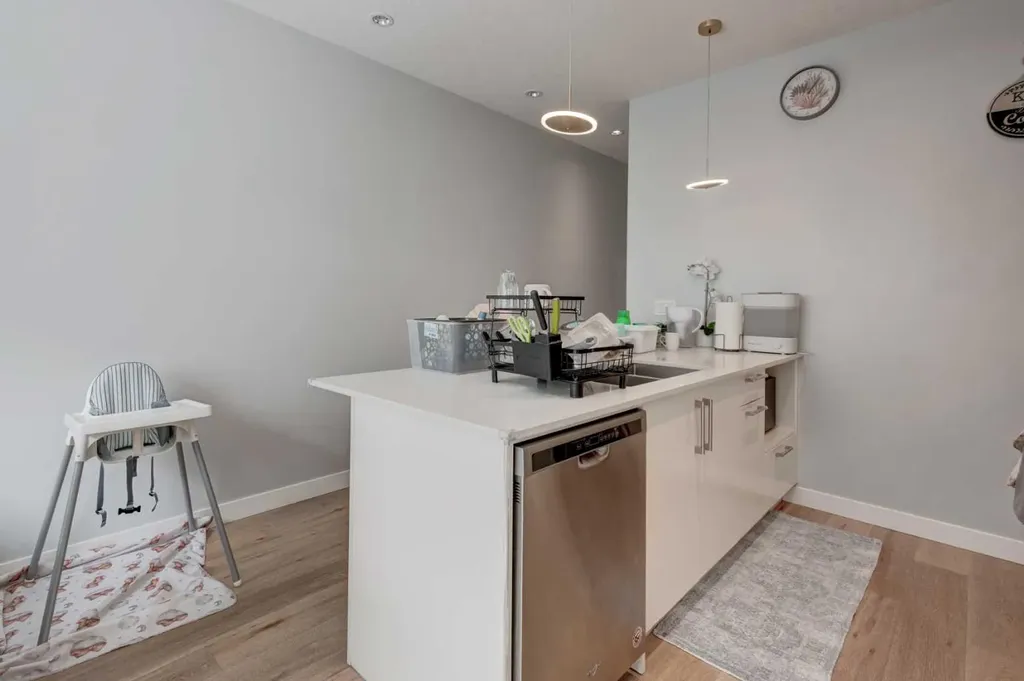408 27 Avenue NE Calgary AB T2E 2A4