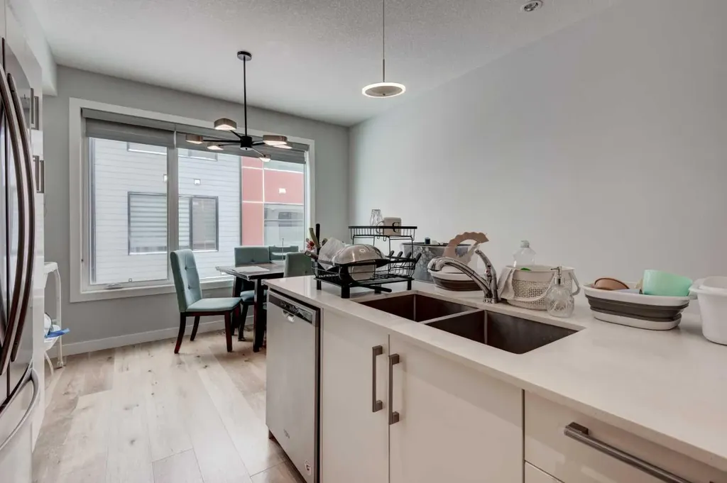 408 27 Avenue NE Calgary AB T2E 2A4