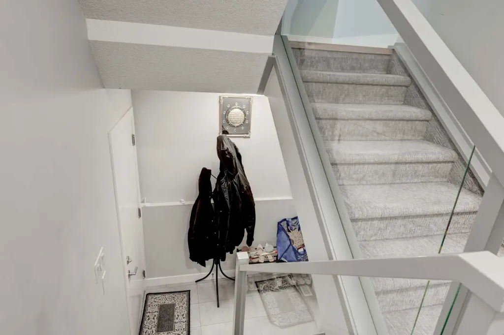 408 27 Avenue NE Calgary AB T2E 2A4
