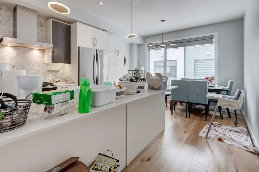 408 27 Avenue NE Calgary AB T2E 2A4