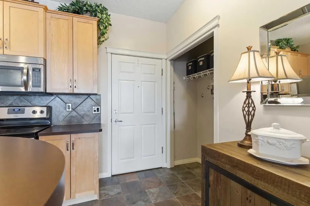 37 Prestwick Drive SE Calgary AB T2Z 4Z2