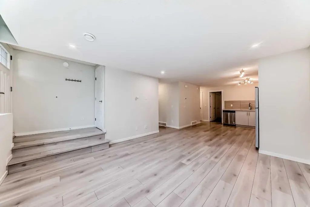 152 Cranbrook Square SE Calgary AB T3M3E3