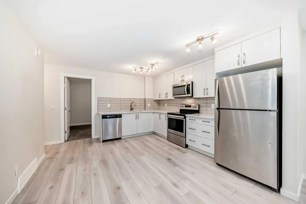 152 Cranbrook Square SE Calgary AB T3M3E3