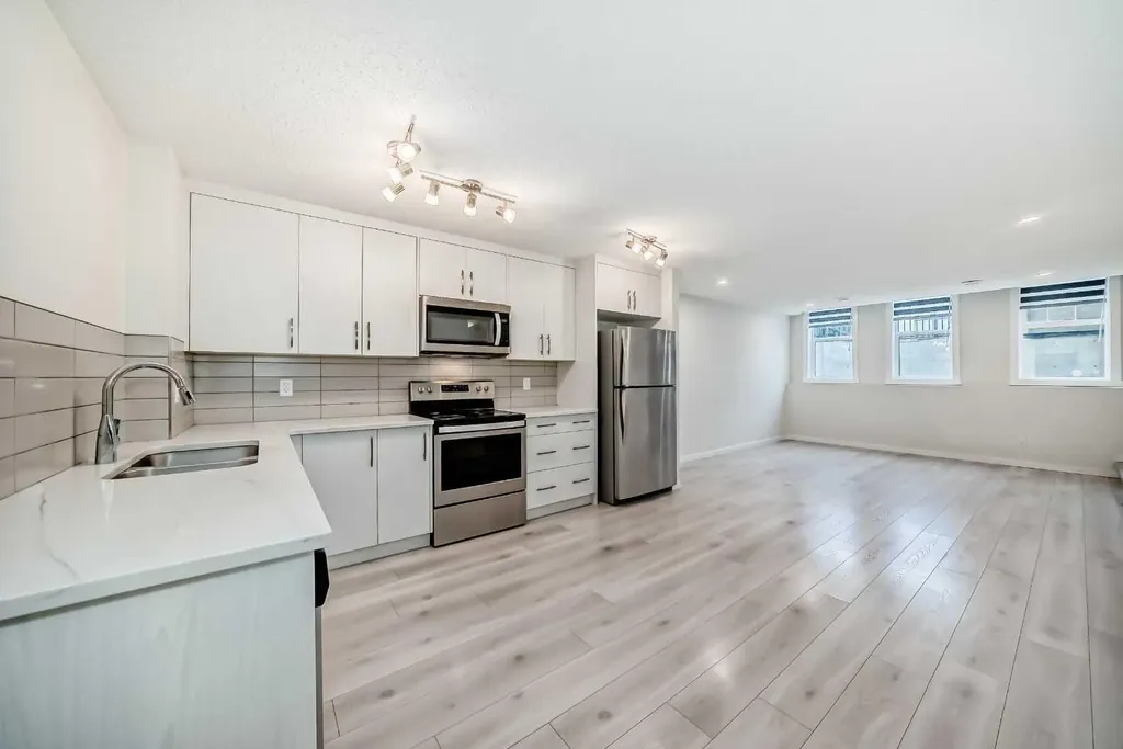 152 Cranbrook Square SE Calgary AB T3M3E3
