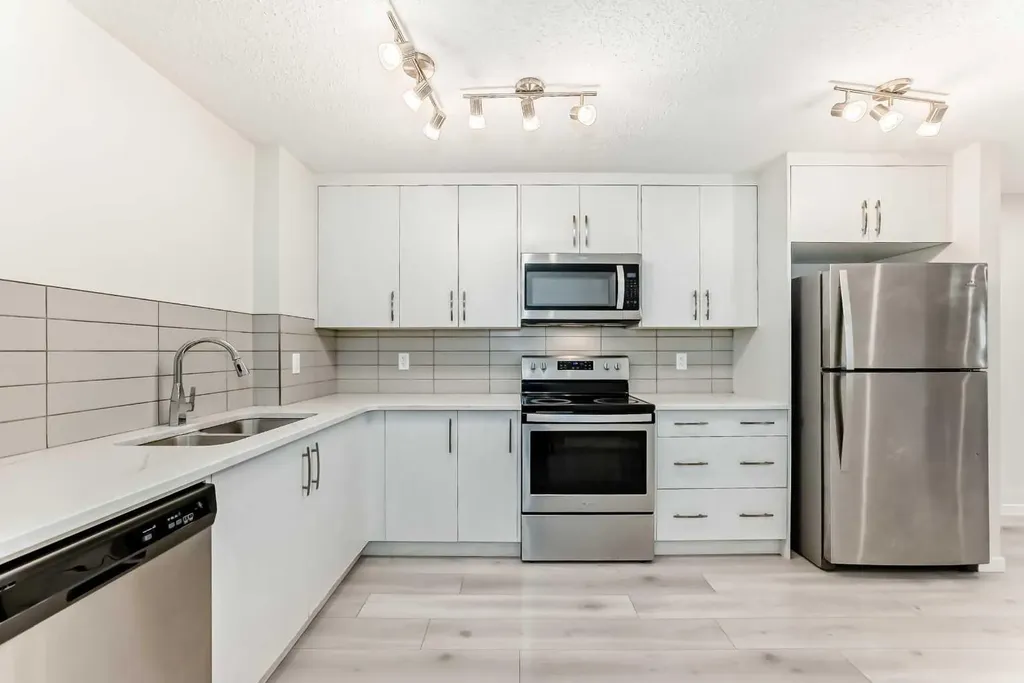 152 Cranbrook Square SE Calgary AB T3M3E3