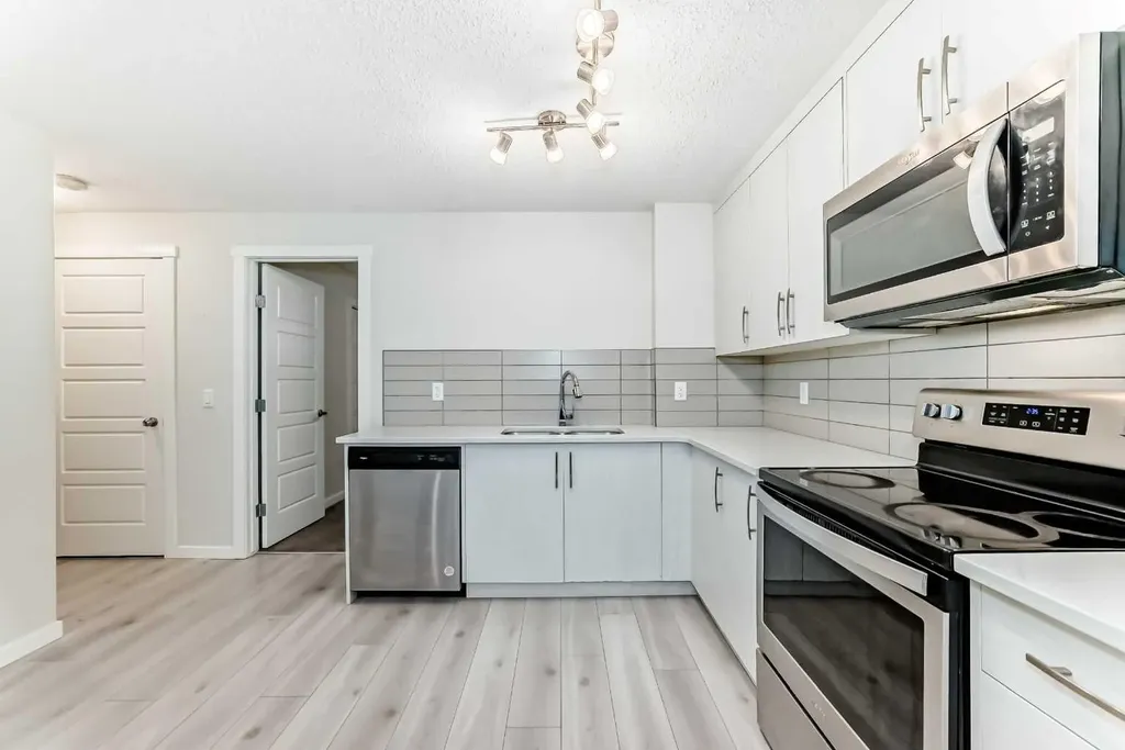 152 Cranbrook Square SE Calgary AB T3M3E3