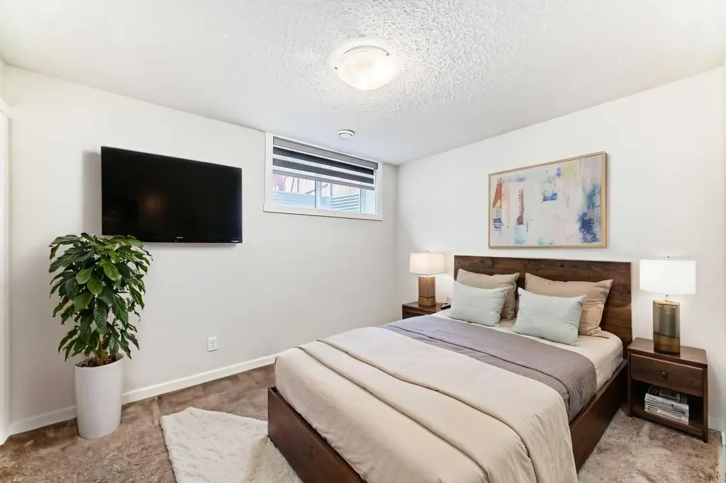 152 Cranbrook Square SE Calgary AB T3M3E3
